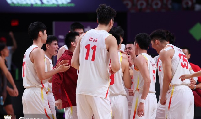 郭艾伦：越想保越没有&amp;得继续冲击 当然说容易打起来难 我打过